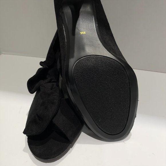 ANN MARINO BLACK HOLLYWOOD SUEDE HEELS IN SIZE 9M - Picture 2 of 5